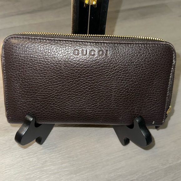 Brown Gucci zippy wallet with gold hardware used condition but really pretty - Picture 1 of 8